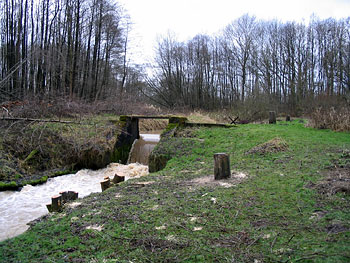 Bauwerk II im April 2005